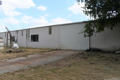 1737 N Highway 81 Pearsall TX 78061