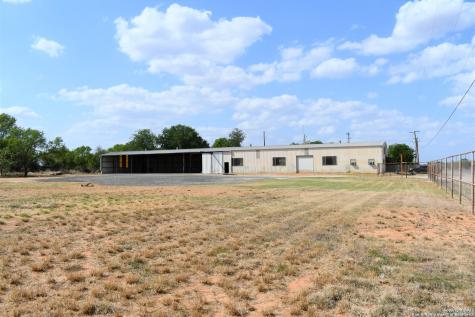 1737 N Highway 81 Pearsall TX 78061