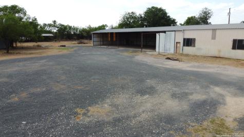 1737 N Highway 81 Pearsall TX 78061