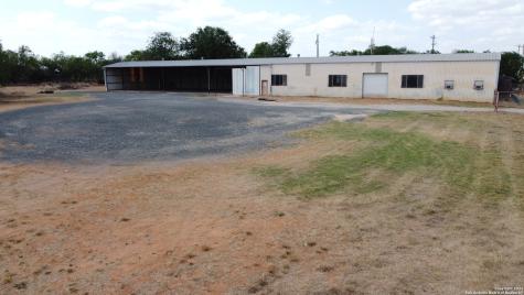 1737 N Highway 81 Pearsall TX 78061