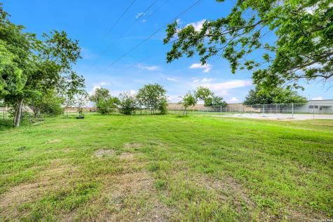 517 Center Street Marion TX 78124