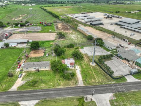 517 Center Street Marion TX 78124