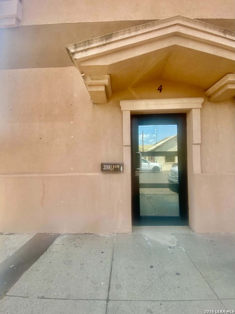 398 E Main Street Eagle Pass TX 78852