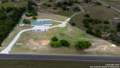 3586 Us Highway 181 N Floresville TX 78114