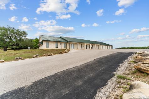 3586 Us Highway 181 N Floresville TX 78114