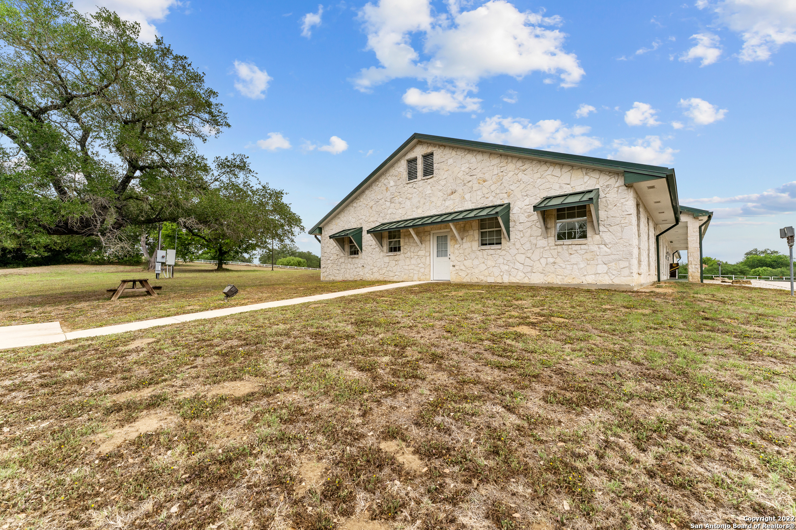 3586 Us Highway 181 N Floresville TX 78114
