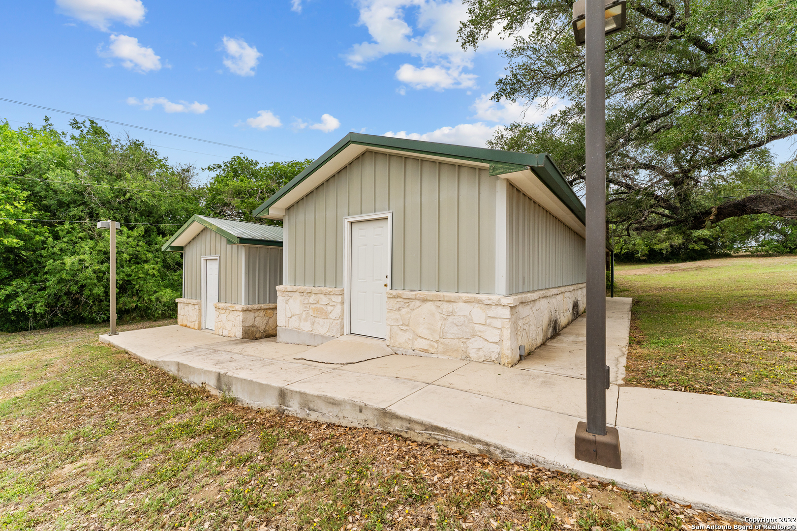 3586 Us Highway 181 N Floresville TX 78114