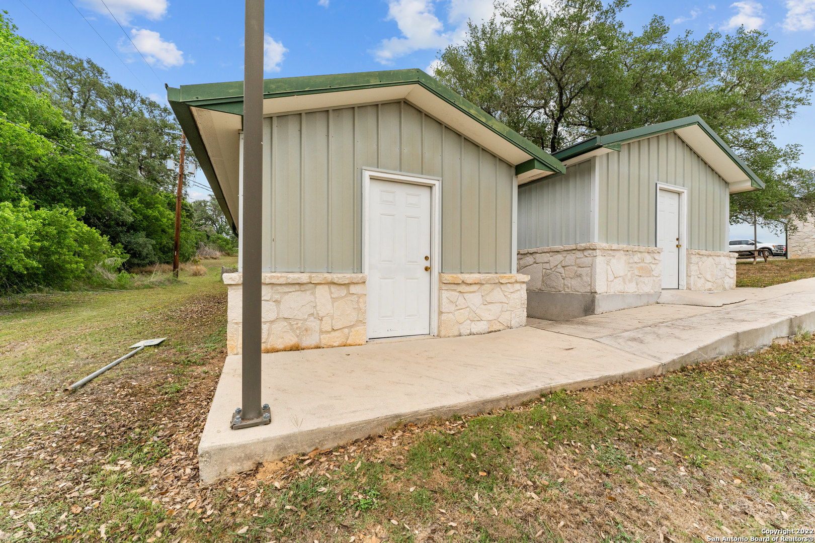 3586 Us Highway 181 N Floresville TX 78114