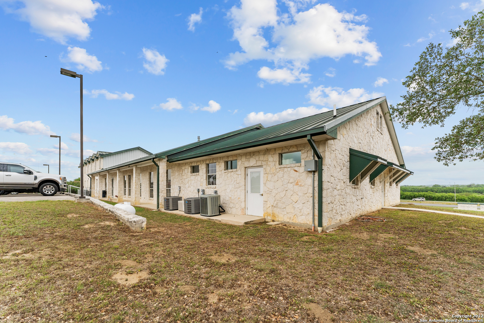 3586 Us Highway 181 N Floresville TX 78114