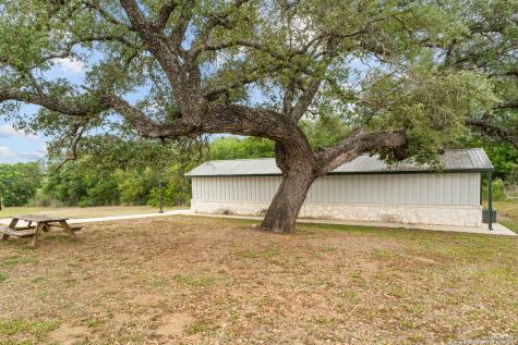 3586 Us Highway 181 N Floresville TX 78114