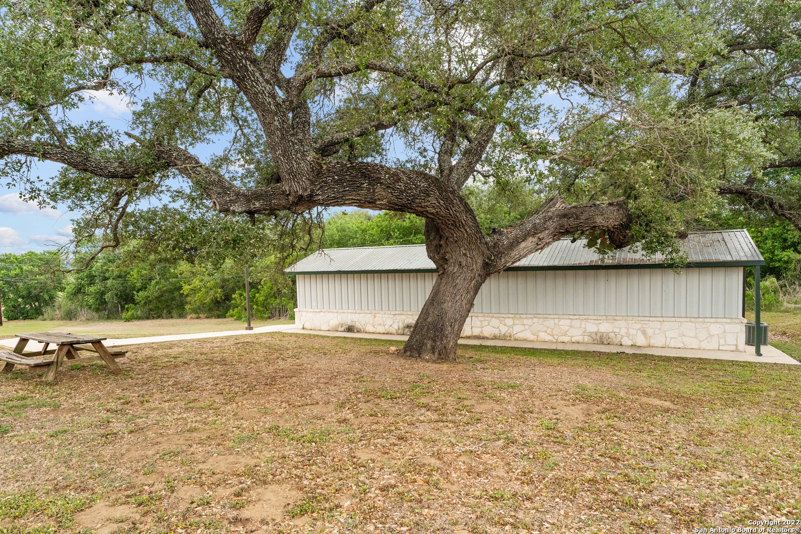 3586 Us Highway 181 N Floresville TX 78114