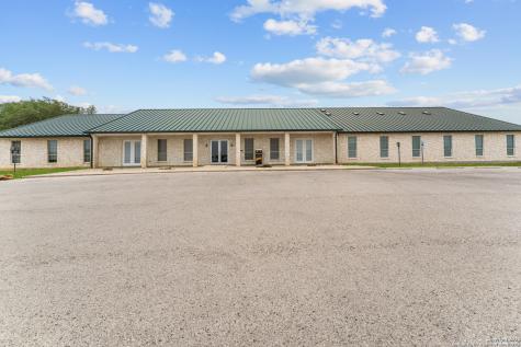 3586 Us Highway 181 N Floresville TX 78114