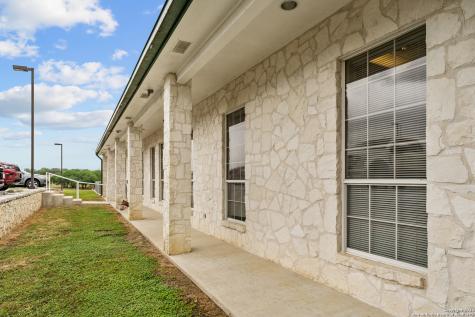 3586 Us Highway 181 N Floresville TX 78114