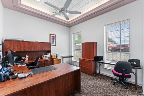 3586 Us Highway 181 N Floresville TX 78114