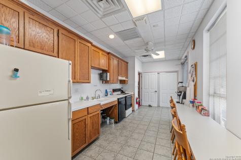 3586 Us Highway 181 N Floresville TX 78114