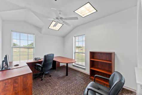 3586 Us Highway 181 N Floresville TX 78114