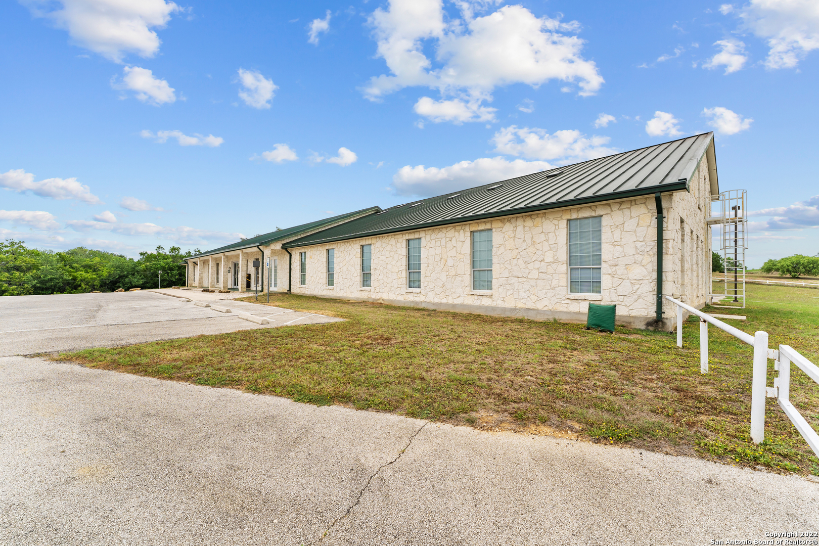3586 Us Highway 181 N Floresville TX 78114