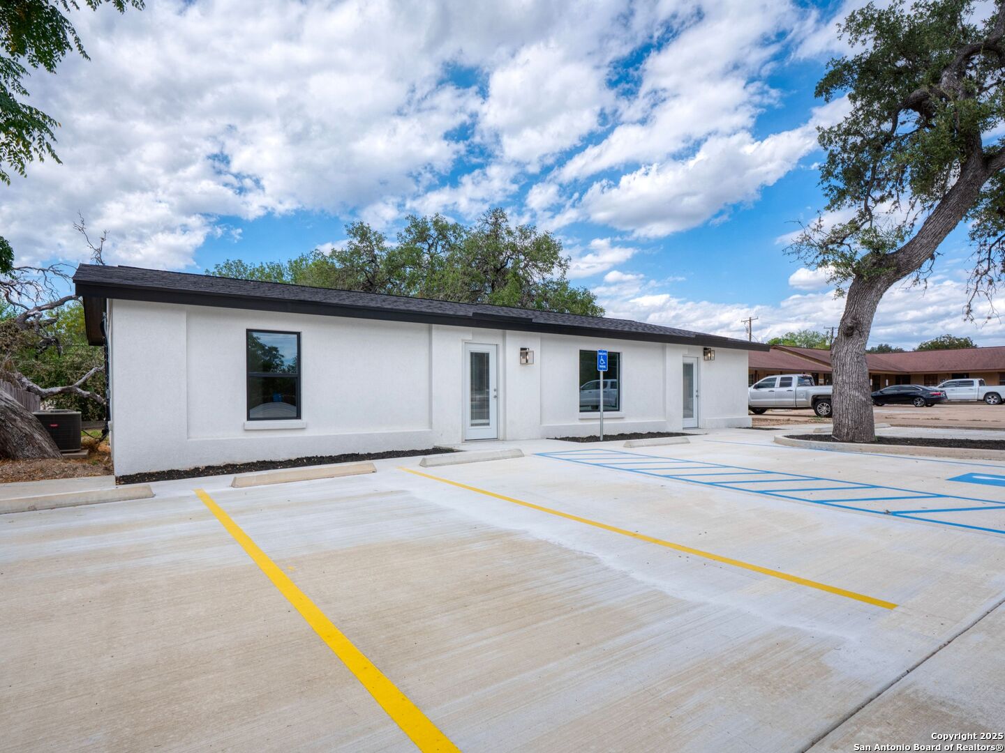 1026 W Oaklawn Street Pleasanton TX 78064