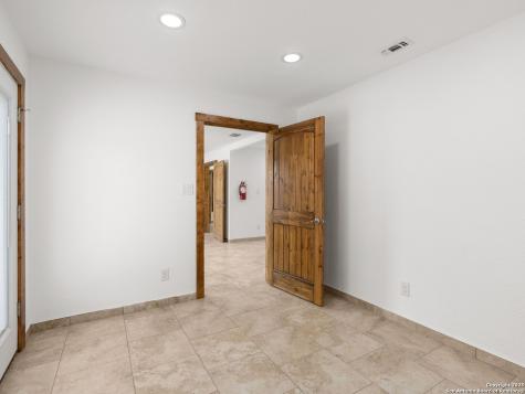 1026 W Oaklawn Street Pleasanton TX 78064