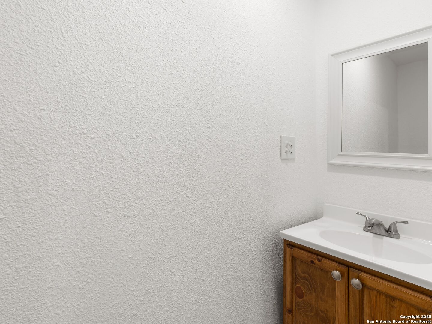 1026 W Oaklawn Street Pleasanton TX 78064