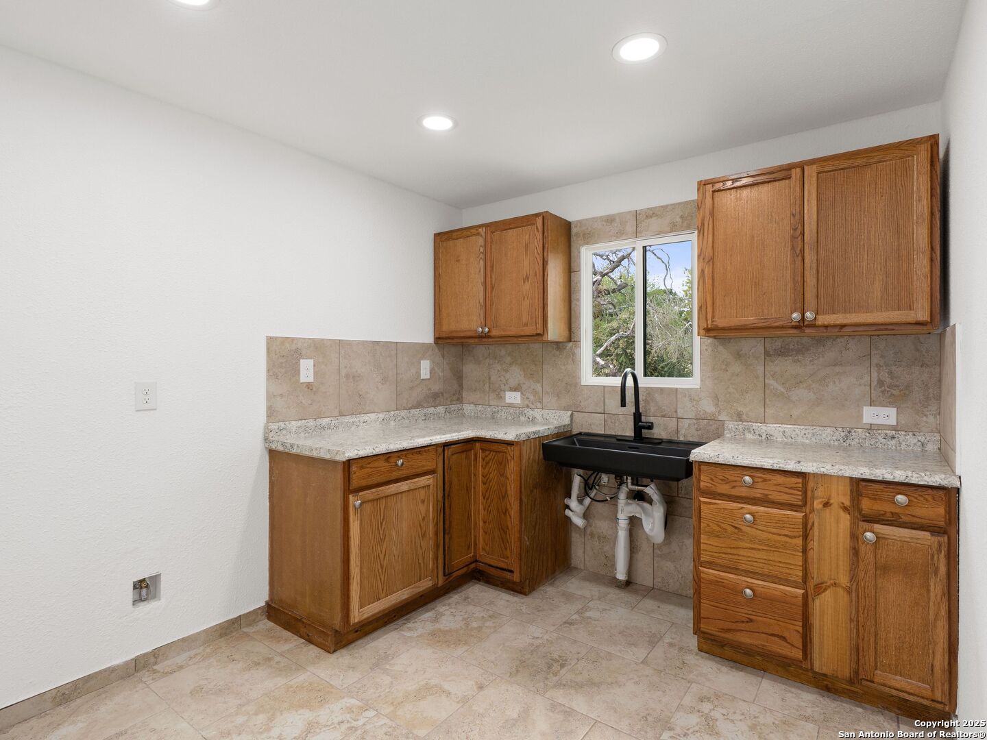 1026 W Oaklawn Street Pleasanton TX 78064