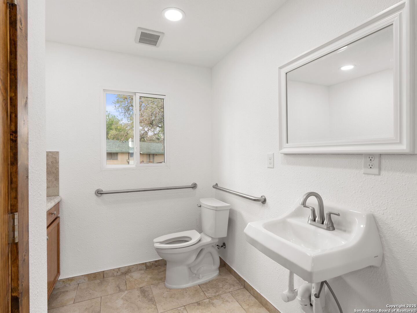 1026 W Oaklawn Street Pleasanton TX 78064