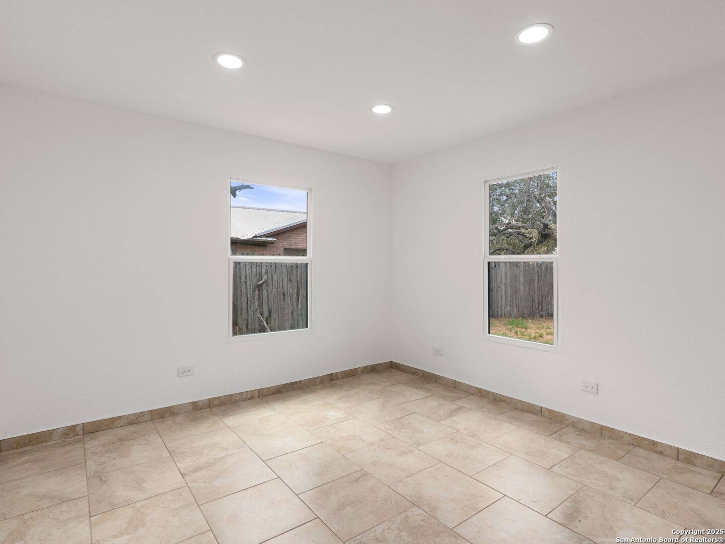 1026 W Oaklawn Street Pleasanton TX 78064