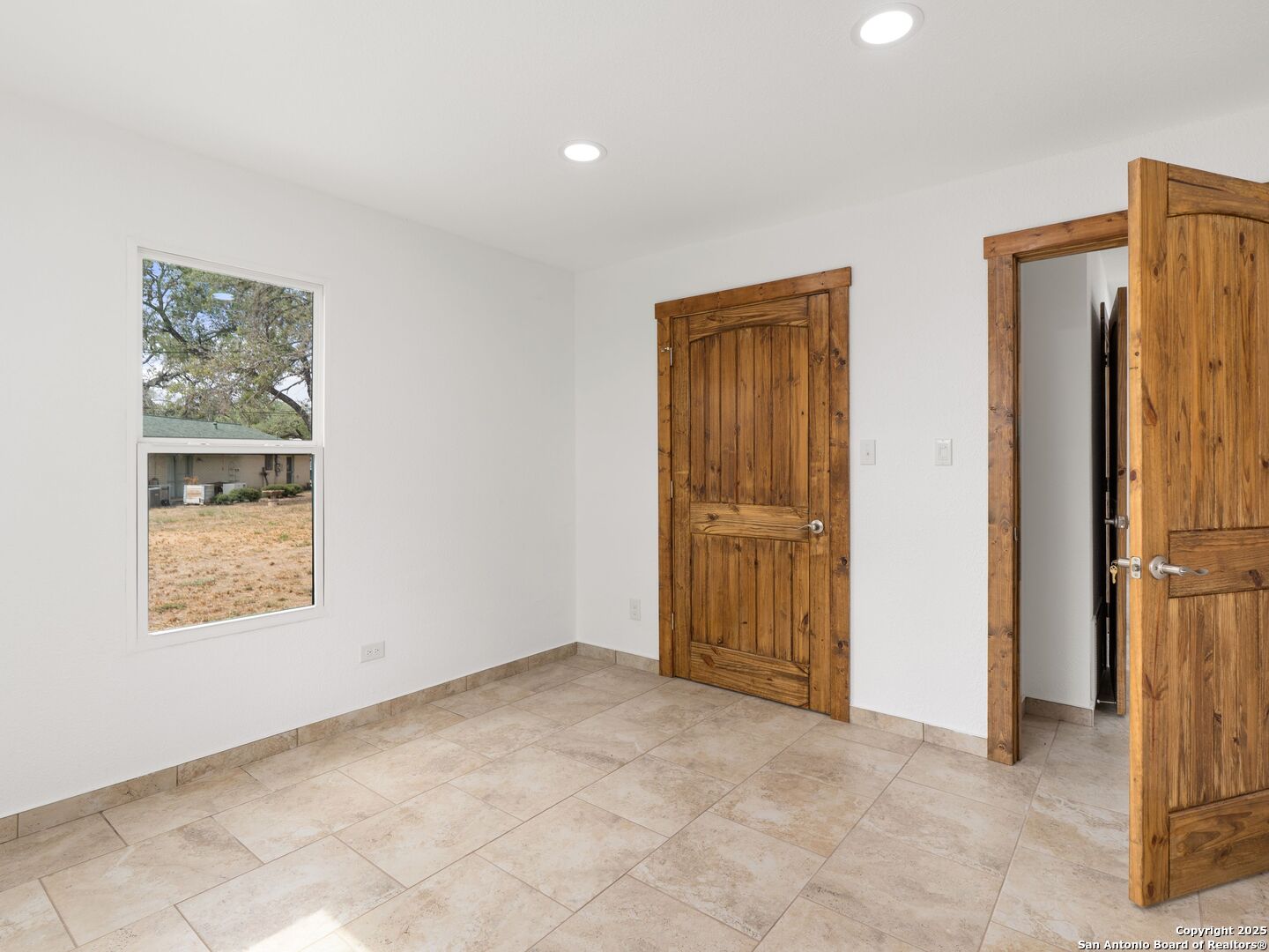 1026 W Oaklawn Street Pleasanton TX 78064