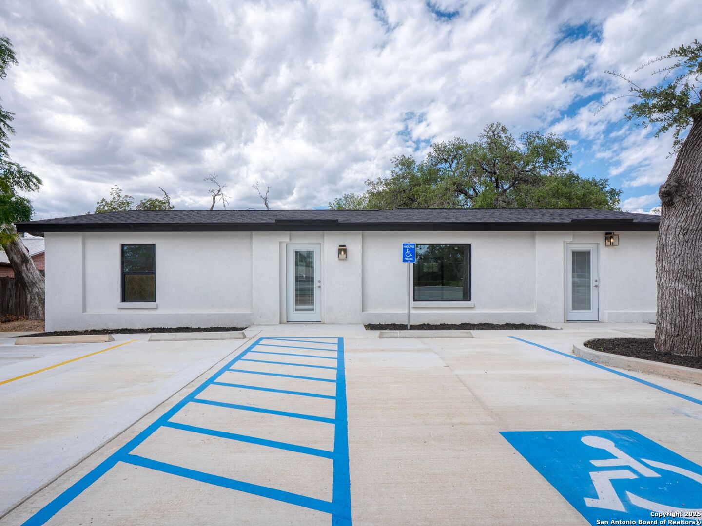 1026 W Oaklawn Street Pleasanton TX 78064