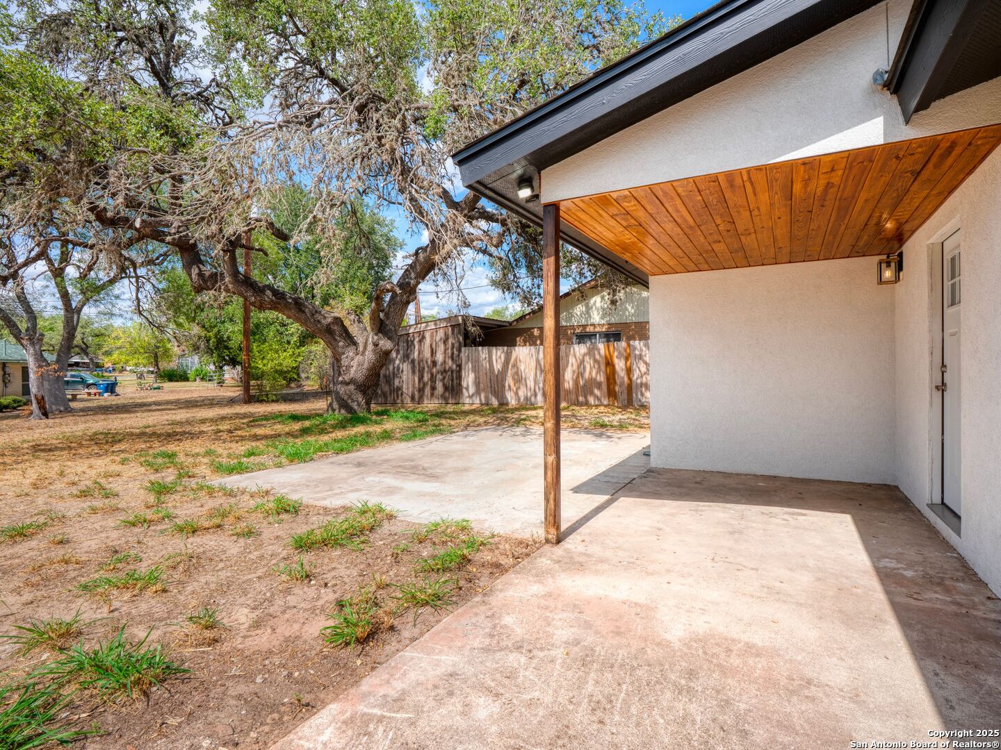 1026 W Oaklawn Street Pleasanton TX 78064