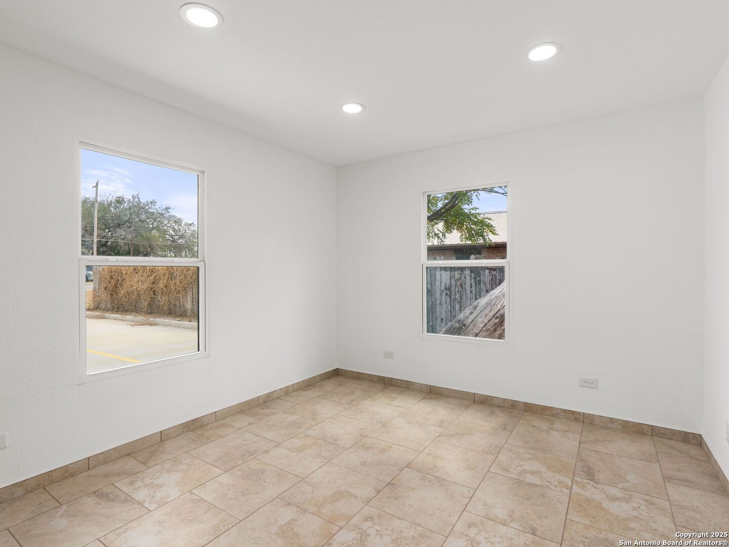 1026 W Oaklawn Street Pleasanton TX 78064