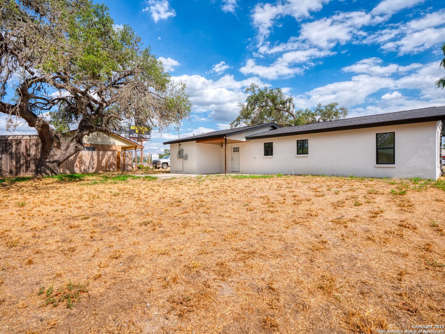 1026 W Oaklawn Street Pleasanton TX 78064