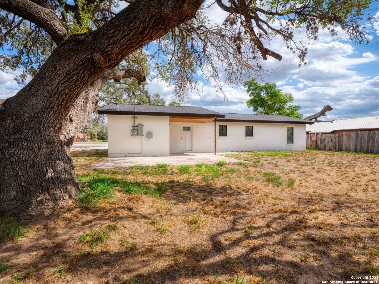 1026 W Oaklawn Street Pleasanton TX 78064