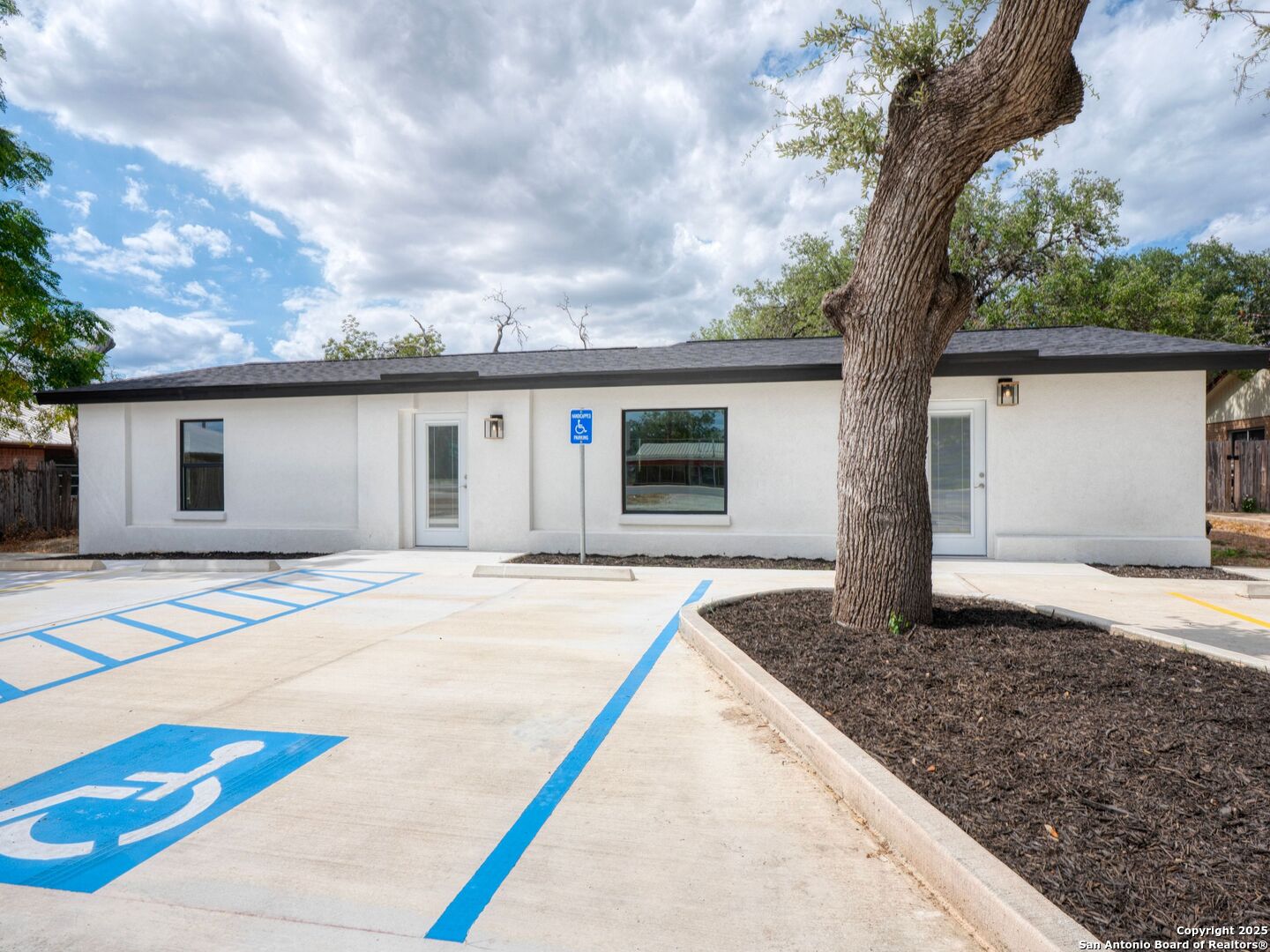 1026 W Oaklawn Street Pleasanton TX 78064