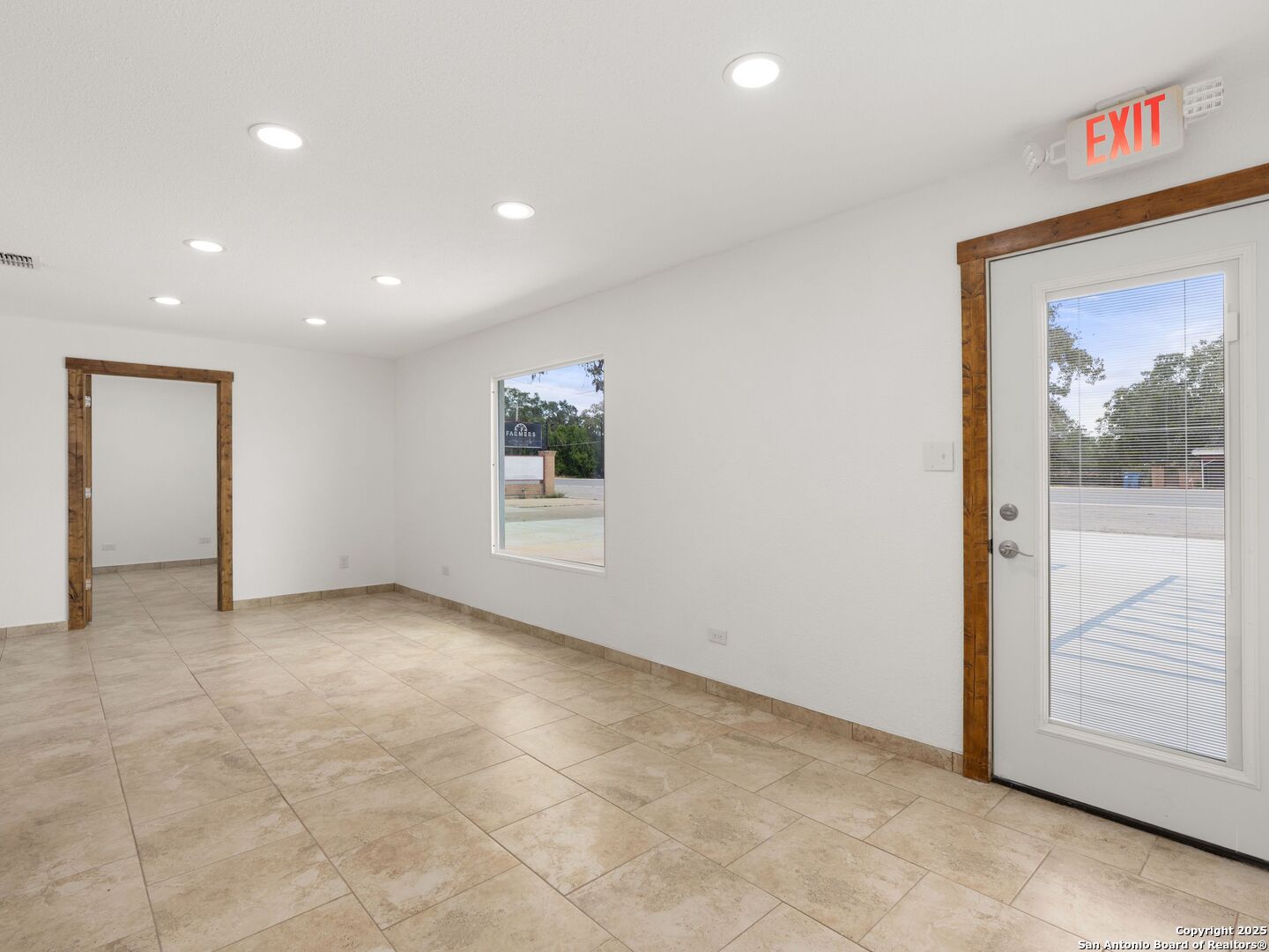 1026 W Oaklawn Street Pleasanton TX 78064