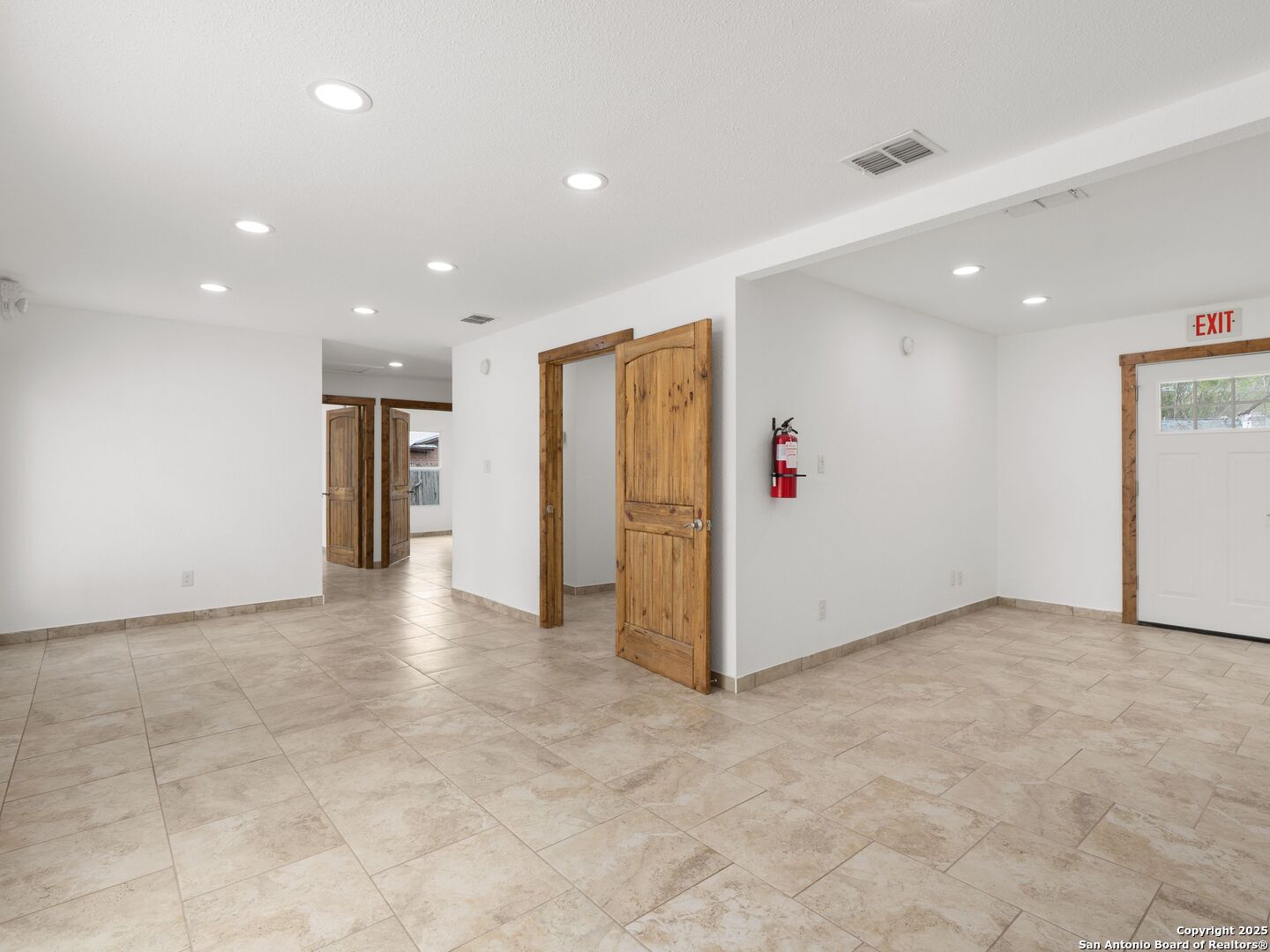 1026 W Oaklawn Street Pleasanton TX 78064