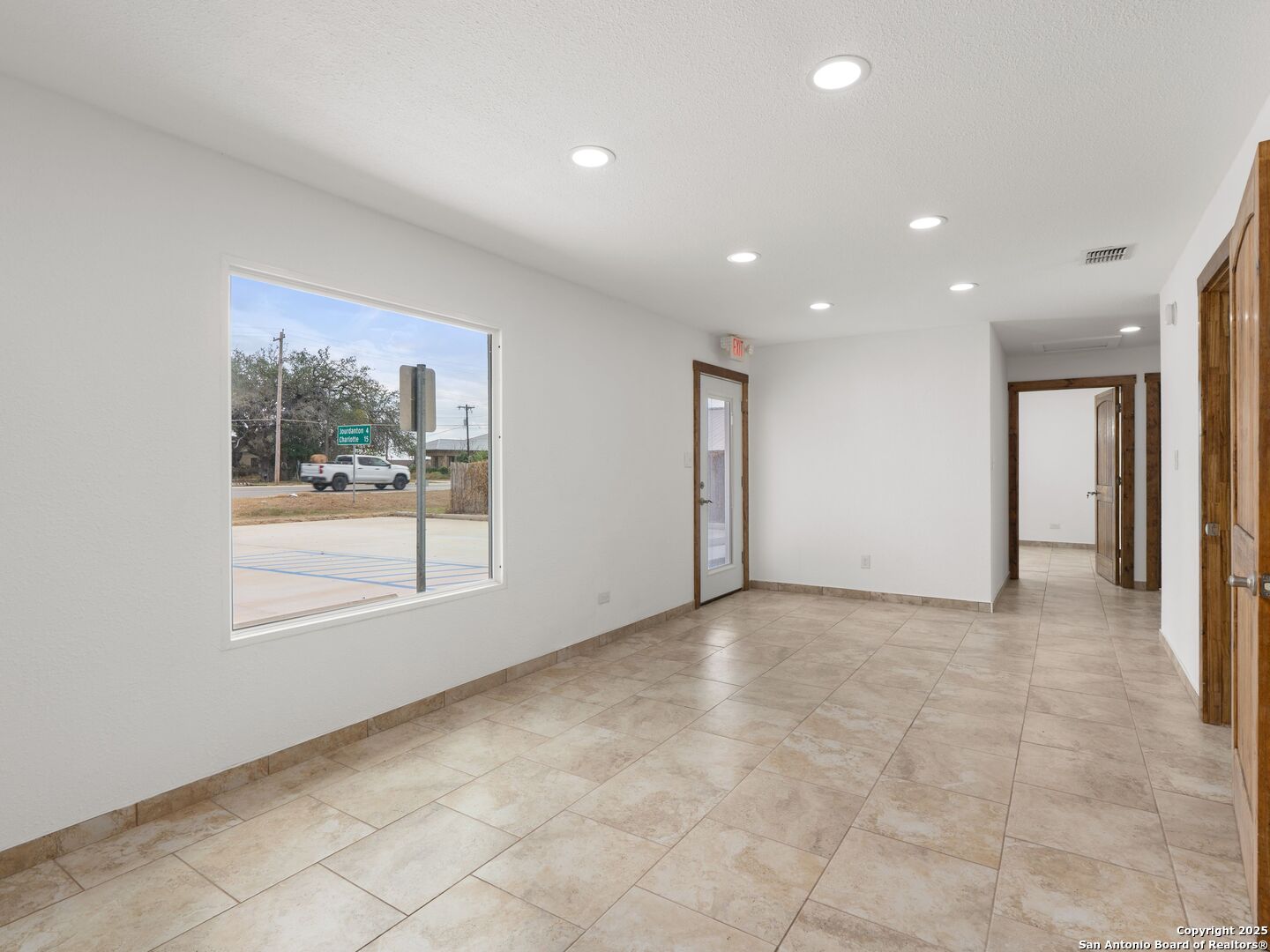 1026 W Oaklawn Street Pleasanton TX 78064