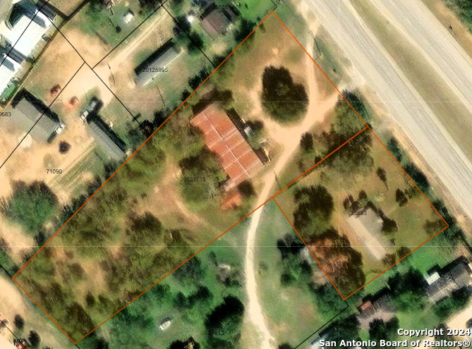 2125 10th Street Floresville TX 78114