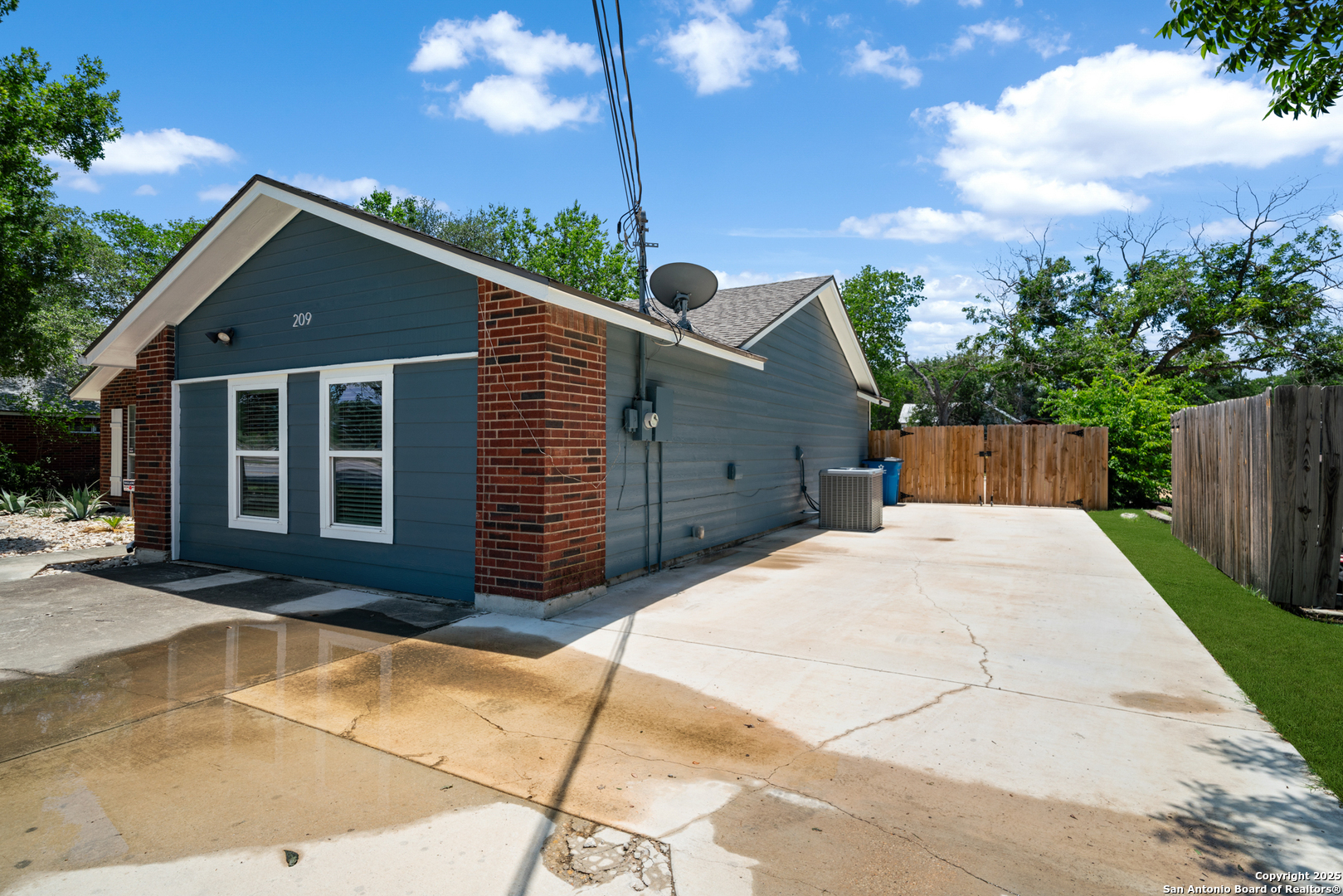 209 S Main Cibolo TX 78108