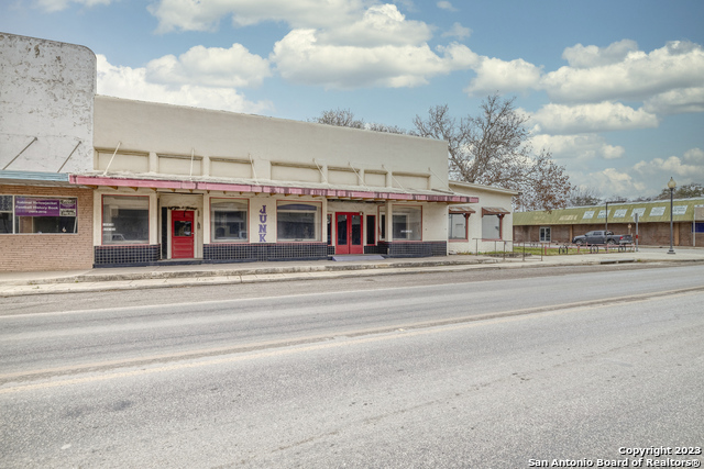 317 Center Sabinal TX 78881