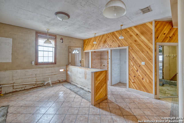 317 Center Sabinal TX 78881