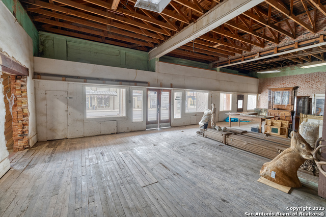 317 Center Sabinal TX 78881