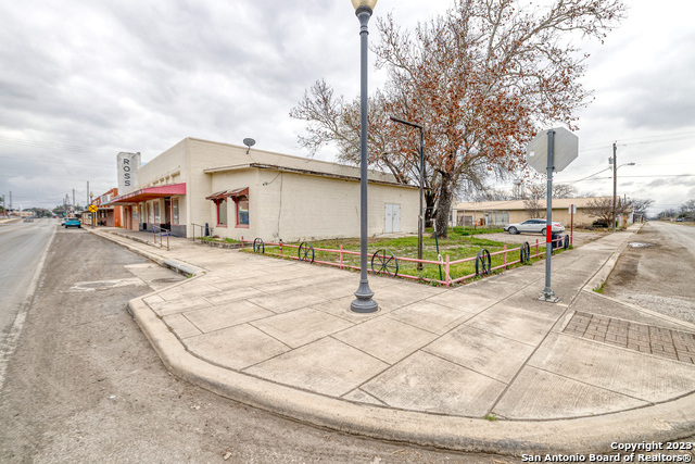 317 Center Sabinal TX 78881