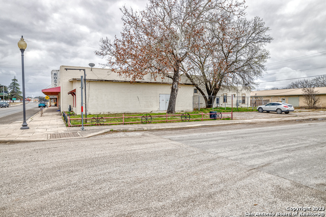 317 Center Sabinal TX 78881