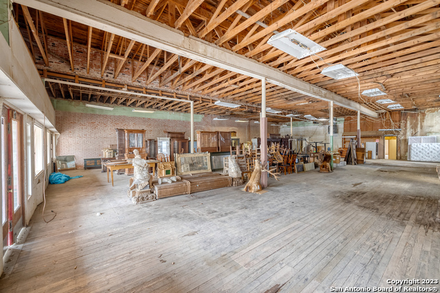 317 Center Sabinal TX 78881