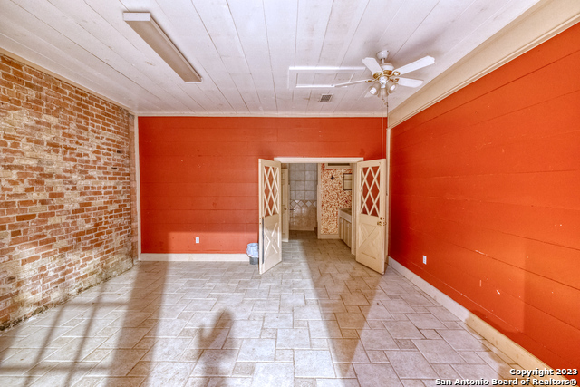 317 Center Sabinal TX 78881