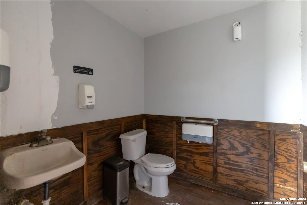 14328 Highway 72 Pawnee TX 78145