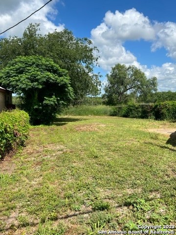 1213 N Harborth Three Rivers TX 78071