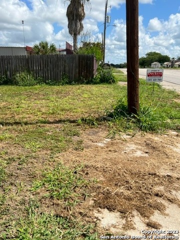 1213 N Harborth Three Rivers TX 78071