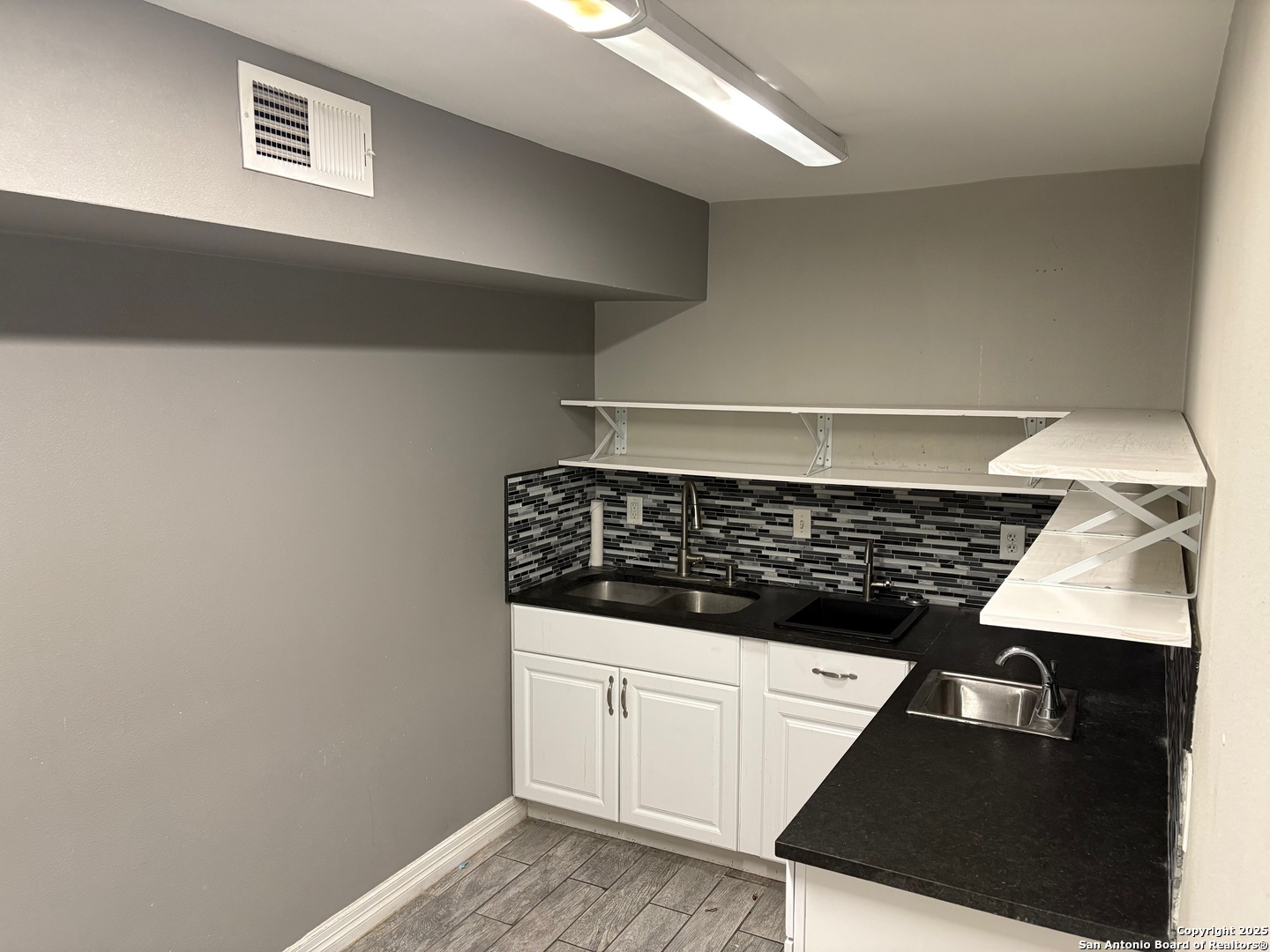 2810 Hillcrest Drive Balcones Heights TX 78201